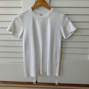 Crew Neck Women's Short Sleeve T-Shirt (Excellent Used Condition)